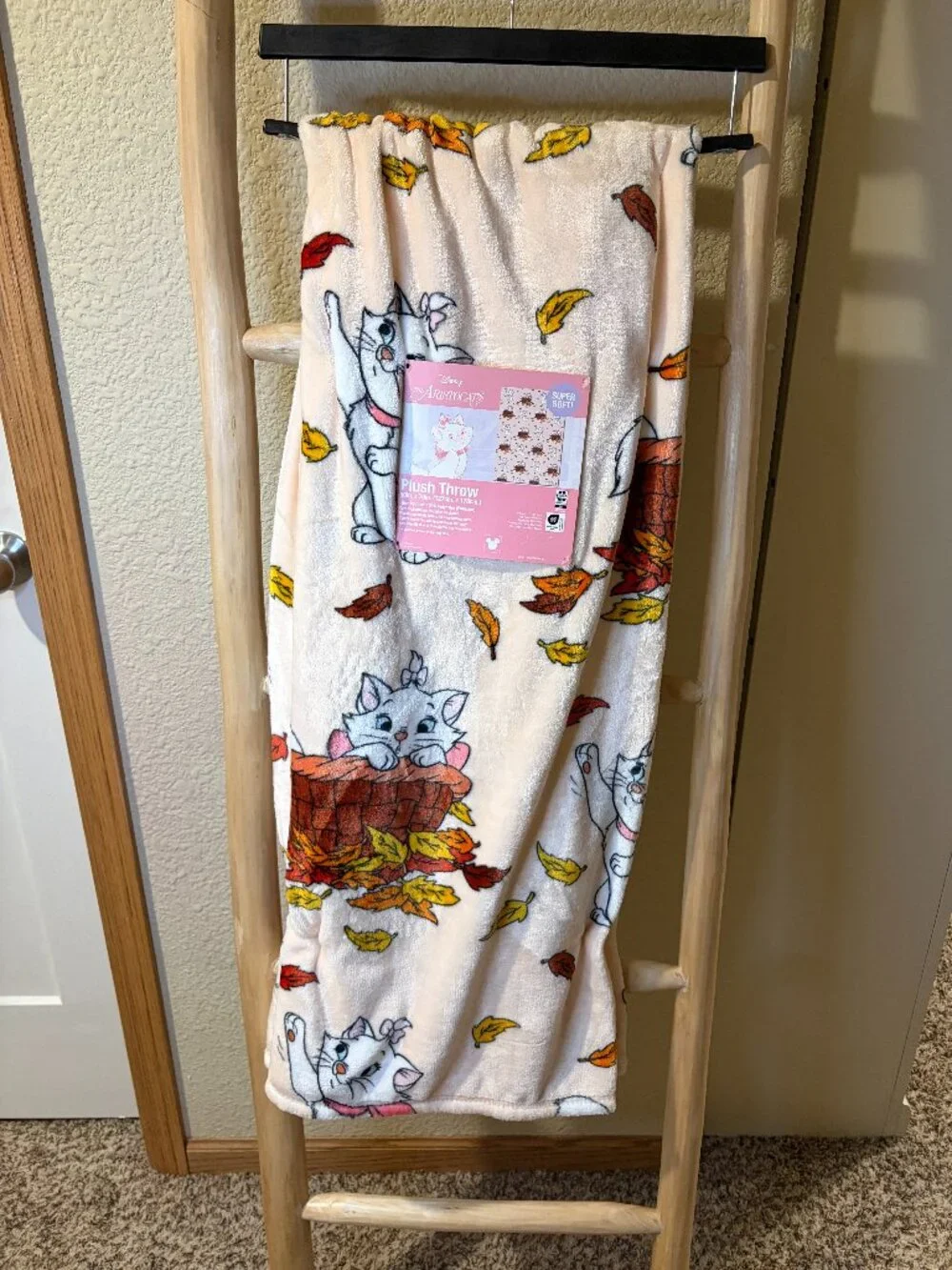 Disney Aristocats Marie Fall Autumn Plush Throw Blanket 50x70 NWT